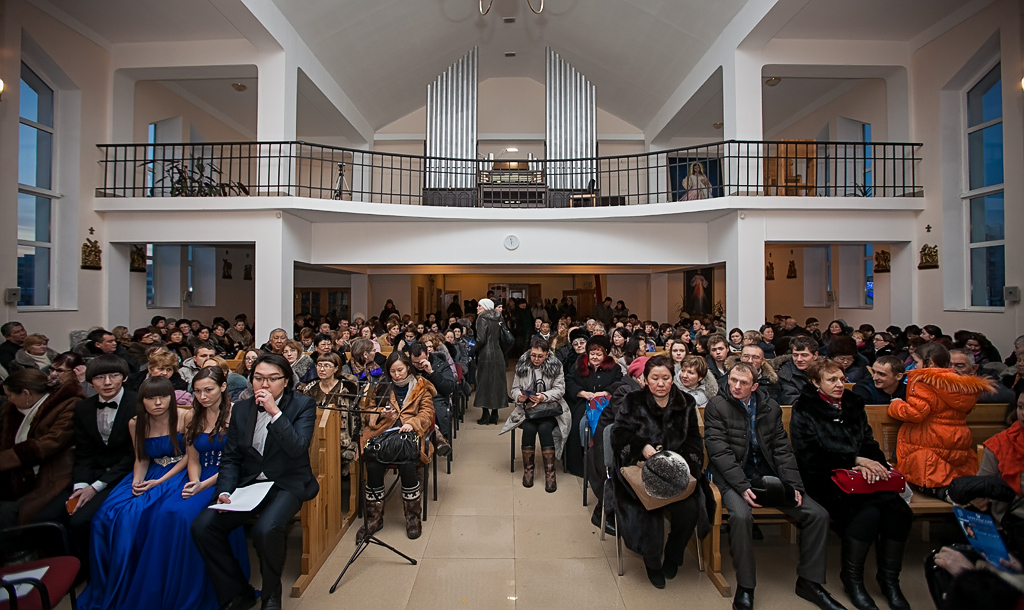 Зал был полон, Фото с места события собственное