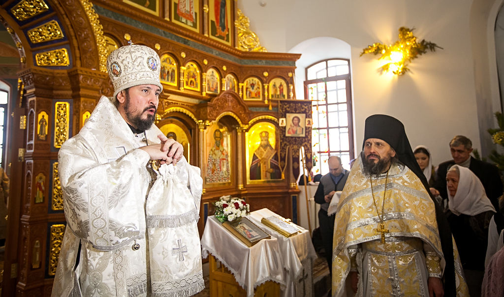 Владыка Савватий в отреставрированном храме в Троицке, Фото с места события собственное