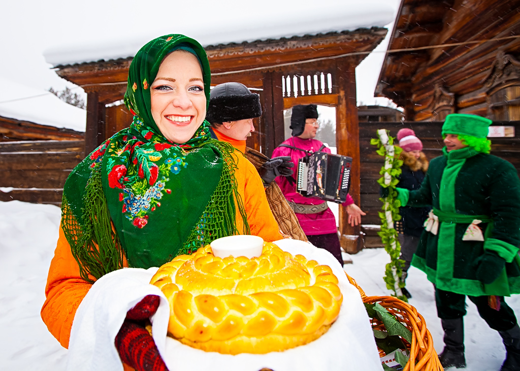 Гостей встречают хлебом-солью, Фото с места события собственное