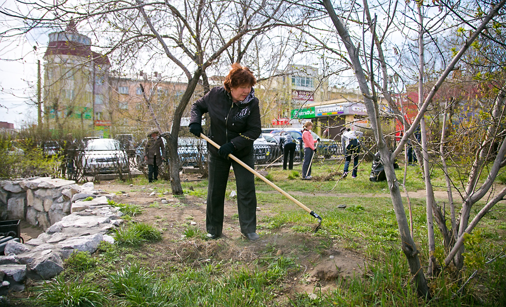 Субботник в сквере Пушкина, Фото с места события собственное
