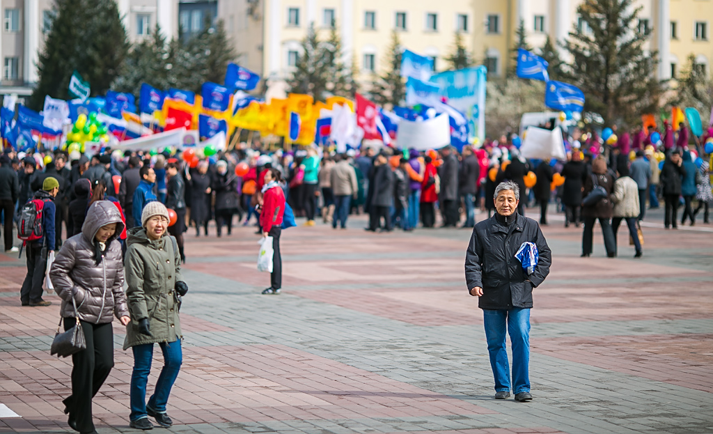 Праздничный митинг прошел на площади Советов в Улан-Удэ, Фото с места события собственное