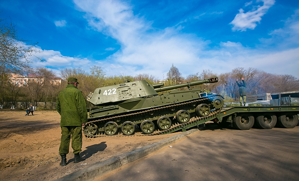 В сквере Кирова военные разместили технику, Фото с места события собственное