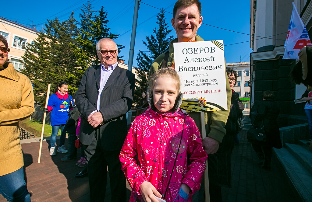 Акция "Бессмертный полк" впервые прошла в Улан-Удэ в честь Дня Победы, Фото с места события собственное