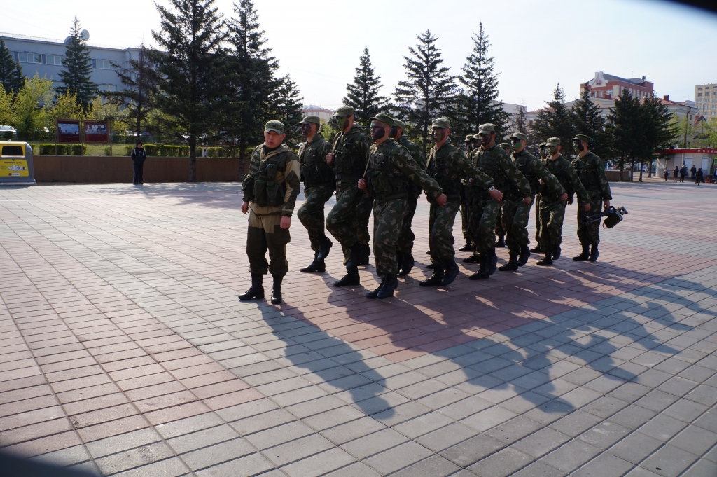 Школьники Улан-Удэ приняли участие военно-спортивной игре "Победа", Фото с места события собственное
