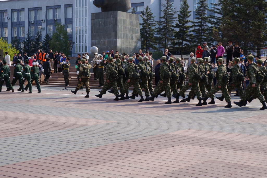 Школьники Улан-Удэ приняли участие военно-спортивной игре "Победа", Фото с места события собственное