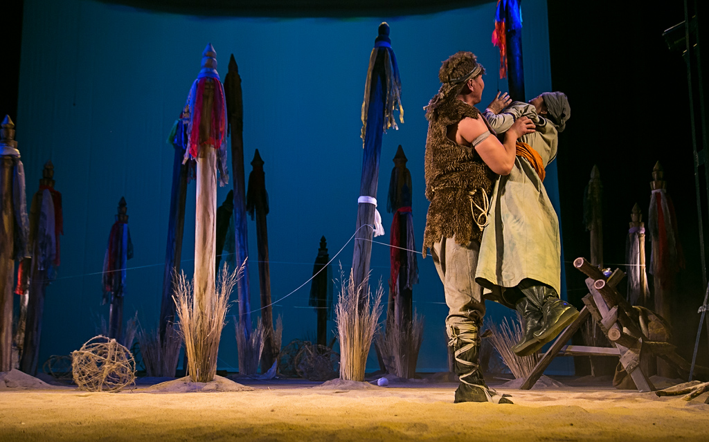 Спектакль "Манкурт" по отрывку из романа Айтматова представлен в Бурдраме в Улан-Удэ, Фото с места события собственное