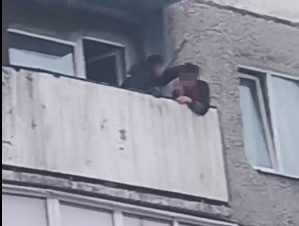 Драка в квартире на пятом этаже СУ СК Бурятии