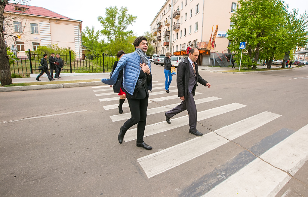 Николай Цискаридзе открыл мемориальную плиту Петру Абашееву и Ларисе Сахьяновой, Фото с места события собственное
