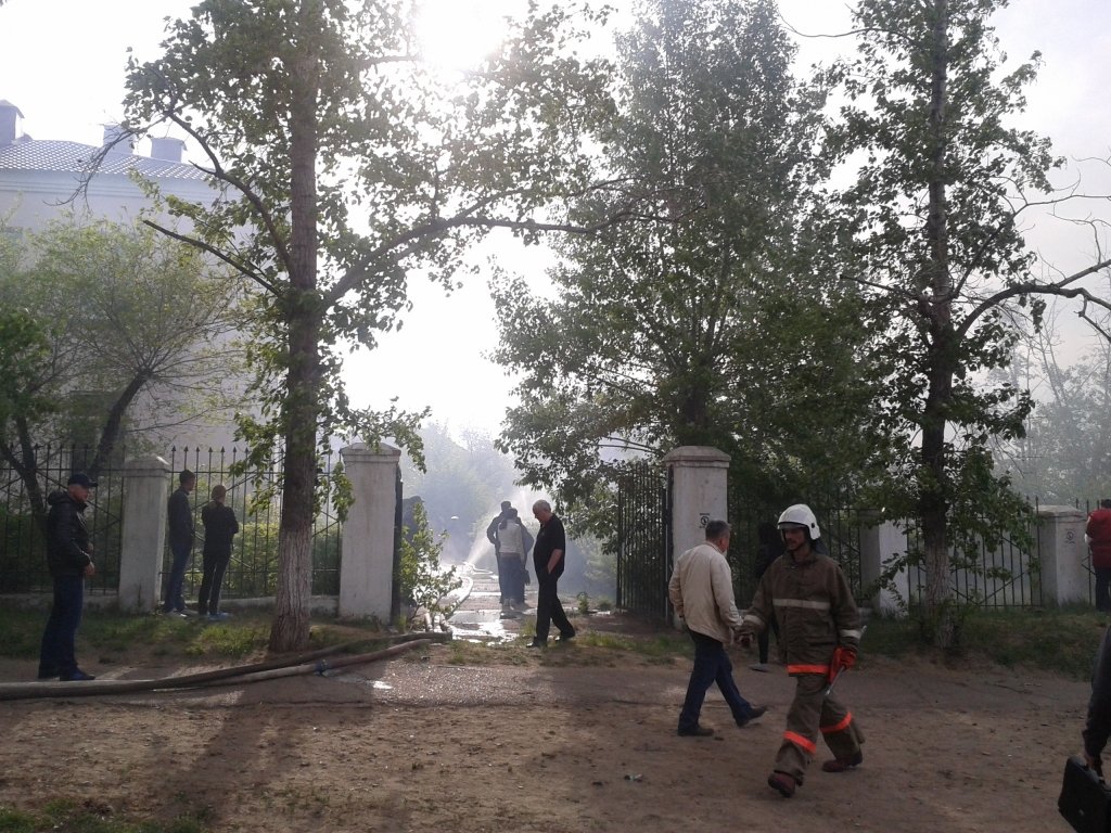 Здание медколледжа и склады Санэпиднадзора горели в Улан-Удэ сегодня, 26 мая, Фото с места события собственное