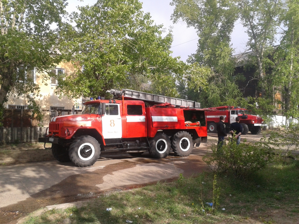 Здание медколледжа и склады Санэпиднадзора горели в Улан-Удэ сегодня, 26 мая, Фото с места события собственное