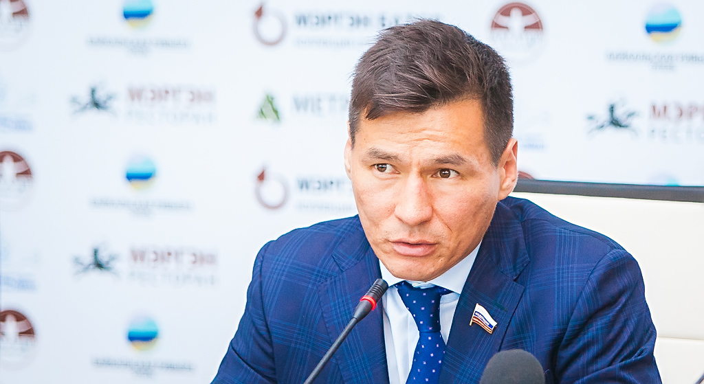 Чемпион Мира по кик-боксингу Бату Хасиков прибыл в Бурятию, Фото с места события собственное