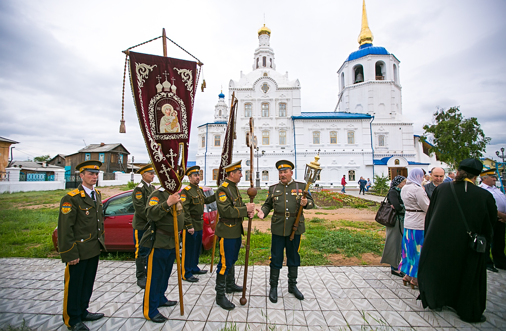 Забайкальским казакам торжественно вручили знамя в Улан-Удэ, Фото с места события собственное