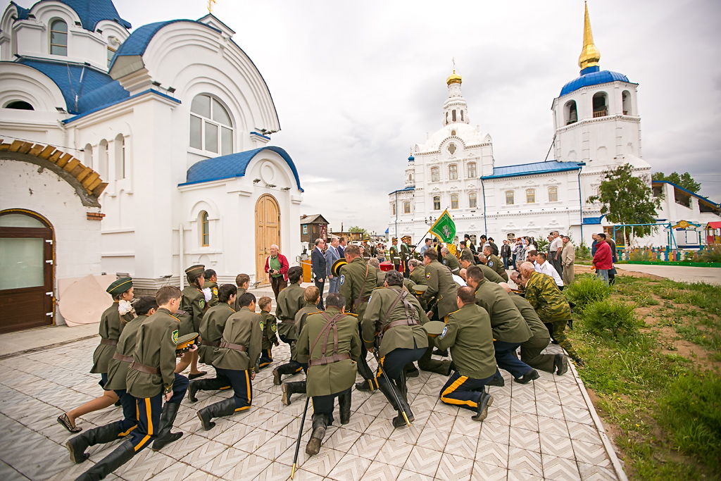 Забайкальским казакам торжественно вручили знамя в Улан-Удэ, Фото с места события собственное