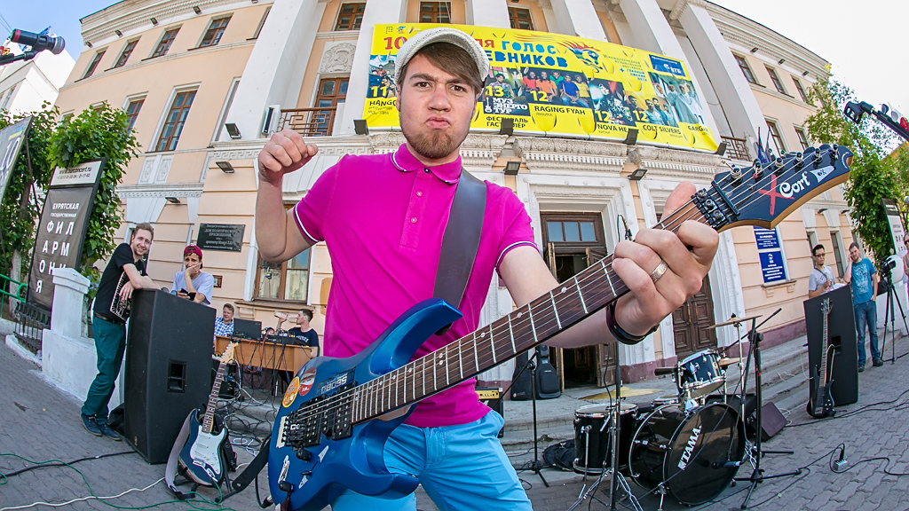 Концерт в поддержку фестиваля "Голос кочевников" дала группа "Musicband Krabы" в Улан-Удэ, Фото с места события собственное