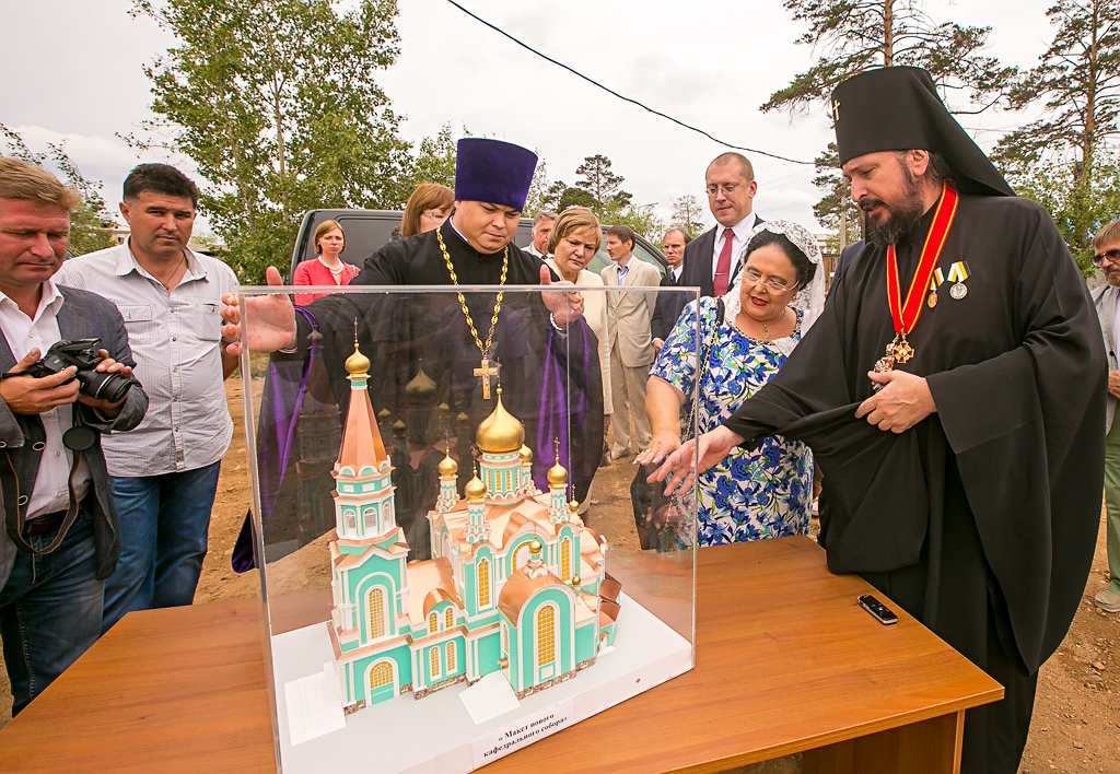 Государыня Великая Княгиня Мария Владимировна с визитом в Одигитриевском соборе, Фото с места события собственное