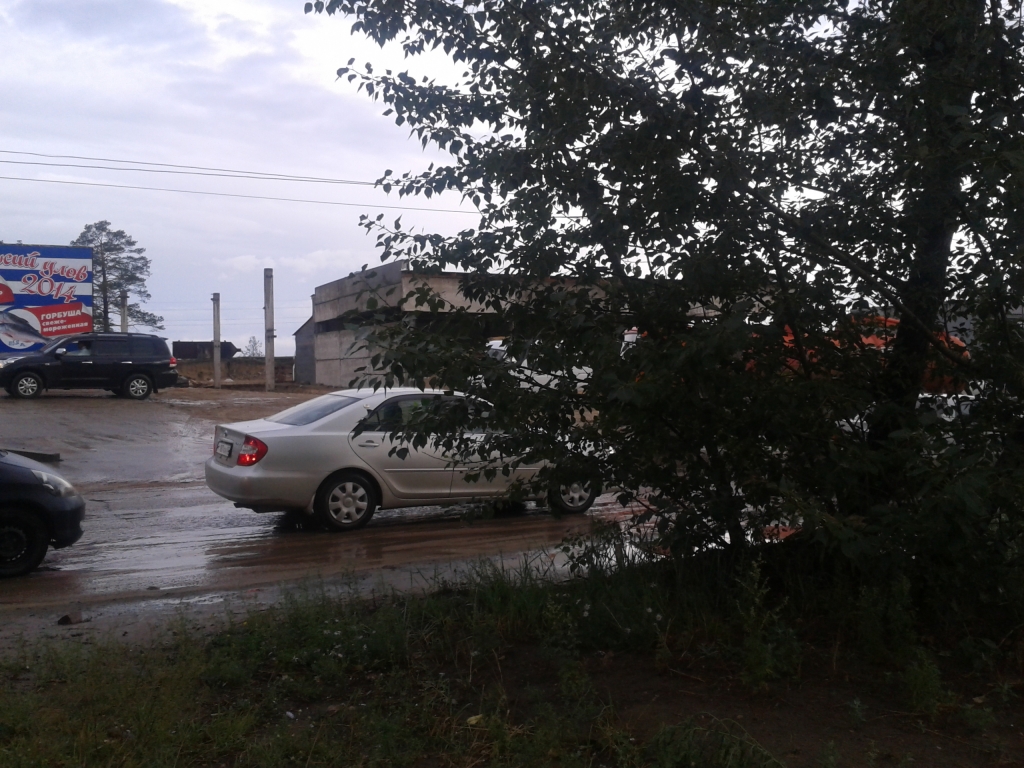 На огромные лужи на дорогах после ливня жалуются жители Улан-Удэ, Фото с места события из других источников