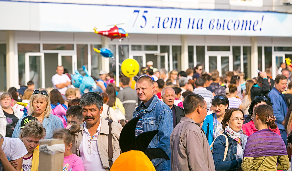 Авиашоу показали "Русские витязи" на праздновании юбилея авиазавода в Улан-Удэ, Фото с места события собственное