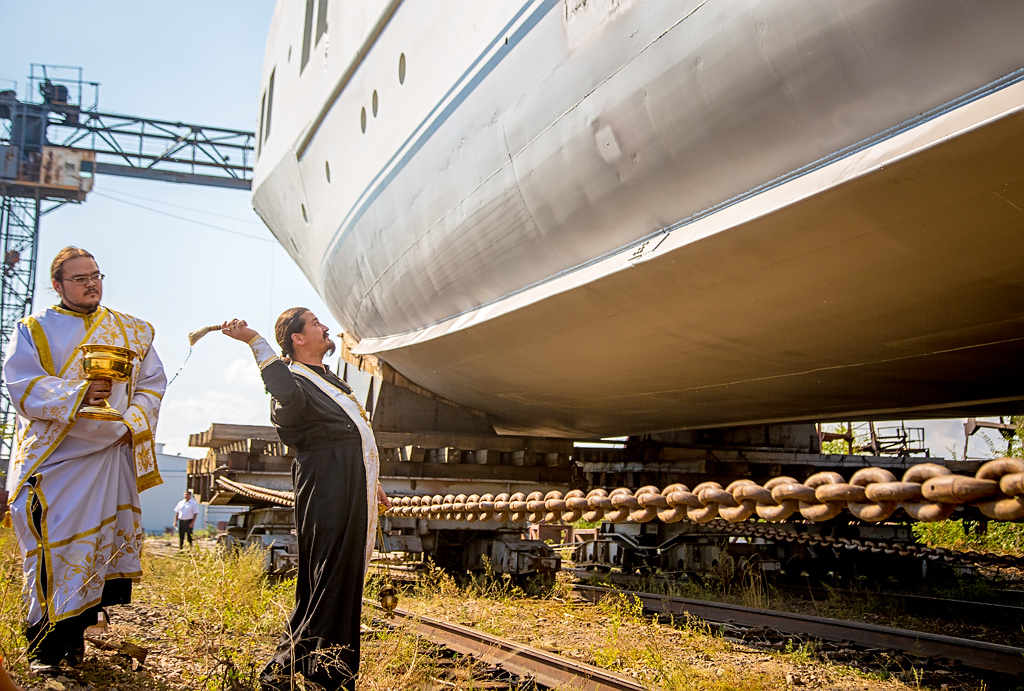 Яхту олигарха Дерипаски спустили на воду в Бурятии, Фото с места события собственное