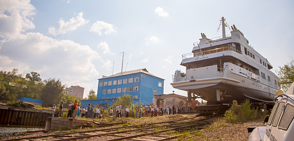 Яхту олигарха Дерипаски спустили на воду в Бурятии, Фото с места события собственное