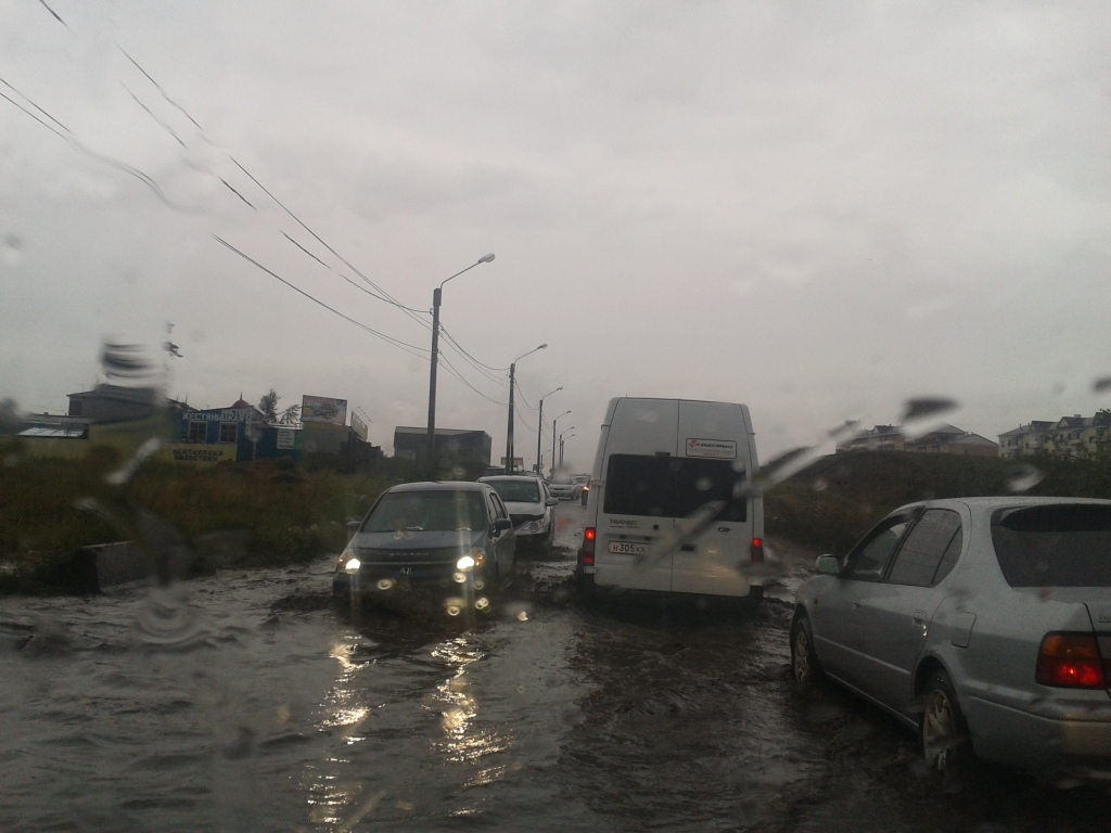 Если мэрия Улан-Удэ сделает ливневые канализации, то луж и пробок не будет — ГИБДД, Фото с места события из других источников