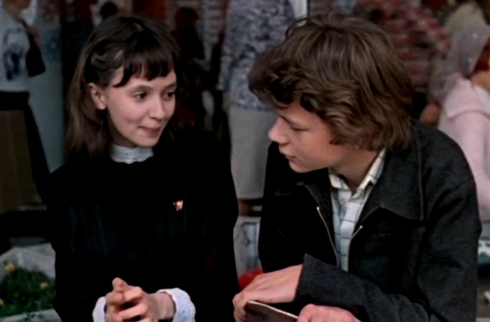 Ваша молодость точно прошла в 80-е, если запросто ответите на все 7 вопросов — ТЕСТ Кадр из фильма &quotВам и не снилось&quot (16+)