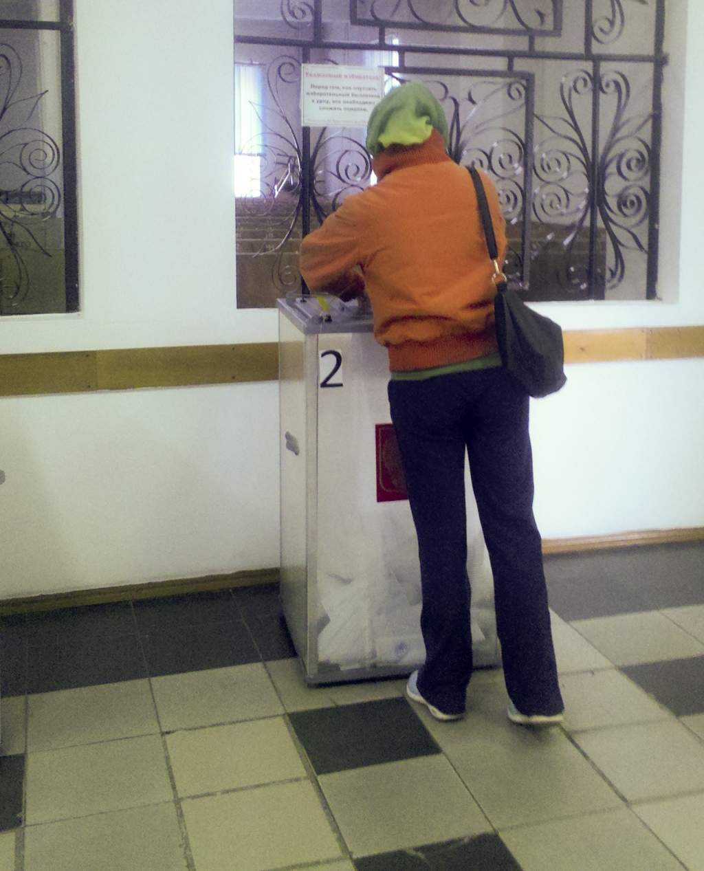 Корр. ИА UlanMedia посетил некоторые избирательные участки на "многострадальном" шестом и 26-ом округах, Фото с места события собственное