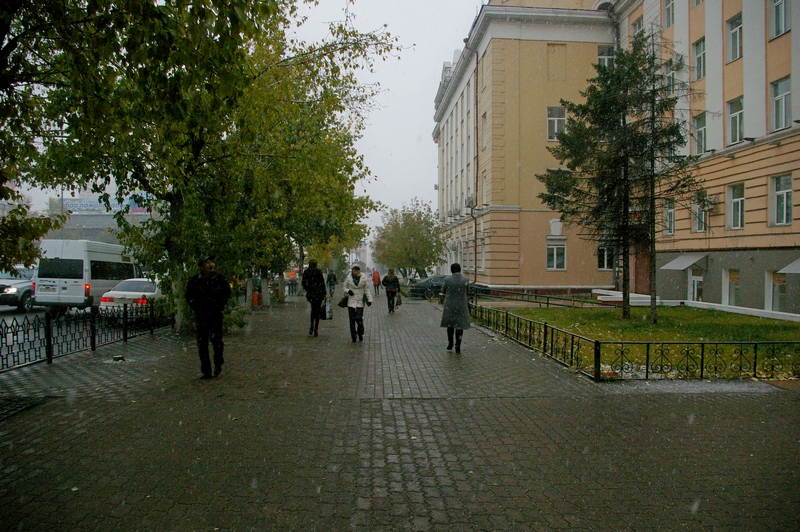 Первым снегом накрыло столицу Бурятии, Фото с места события собственное