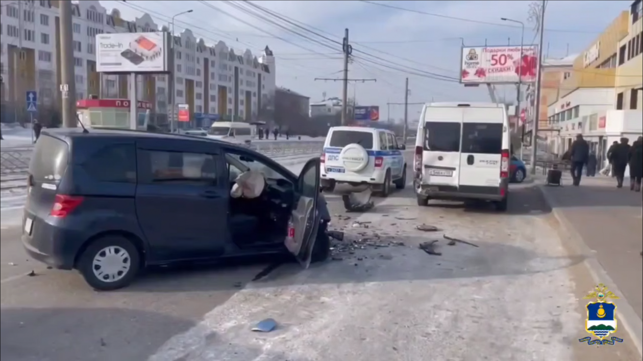 Пассажиры маршрутки пострадали в массовом ДТП в Улан-Удэ ГИБДД по Бурятии