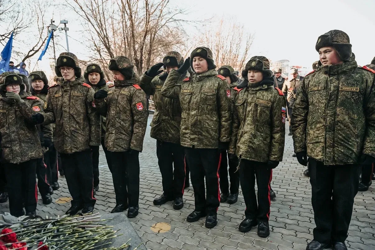 В Улан-Удэ почтили память героев у Вечного огня правительство РБ