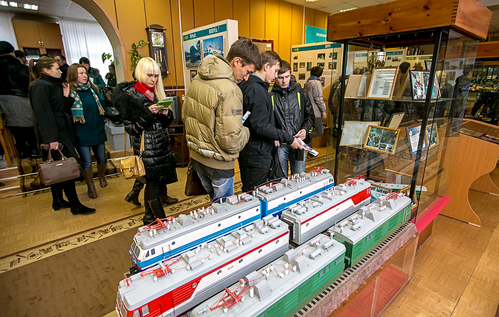 Экскурсию на ЛВРЗ организовали для прессы и общественности в Улан-Удэ, Фото с места события собственное