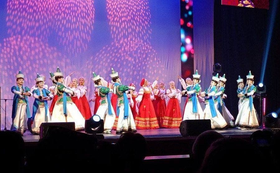 В Улан-Удэ детская школа искусств имени Линховоина отметила 90-летие Минкультуры Бурятии