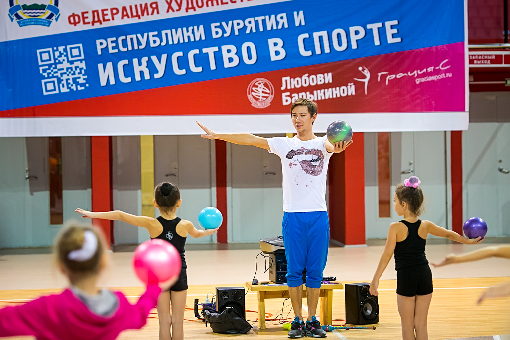 Секреты мастерства узнают юнные гимнастки, Фото с места события собственное