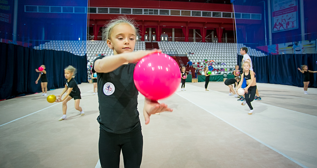 Секреты мастерства узнают юнные гимнастки, Фото с места события собственное