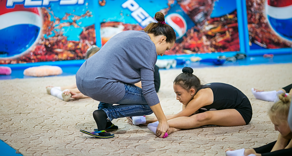 Секреты мастерства узнают юнные гимнастки, Фото с места события собственное