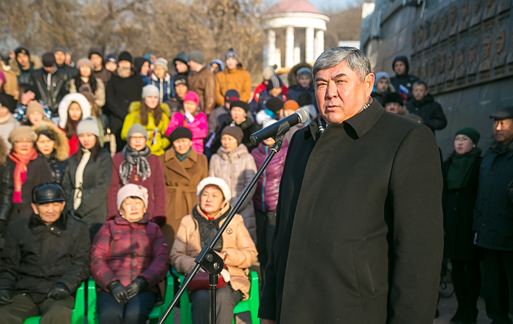 Два вечных огня с сегодняшнего дня будет гореть в городе Улан-Удэ, Фото с места события собственное