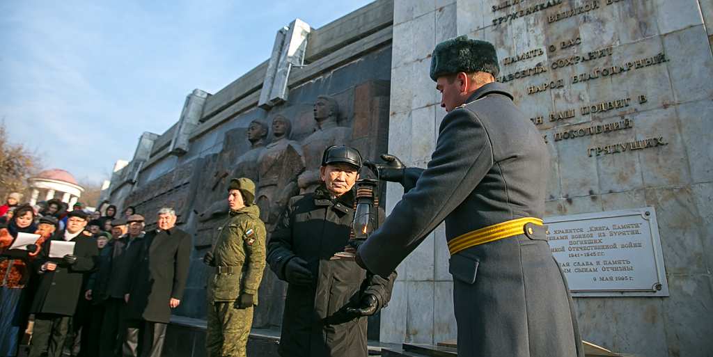 Два вечных огня с сегодняшнего дня будет гореть в городе Улан-Удэ, Фото с места события собственное