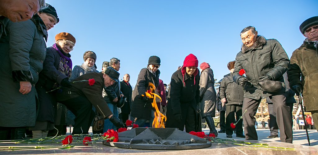 Два вечных огня с сегодняшнего дня будет гореть в городе Улан-Удэ, Фото с места события собственное