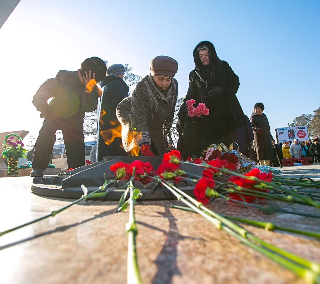 Два вечных огня с сегодняшнего дня будет гореть в городе Улан-Удэ, Фото с места события собственное