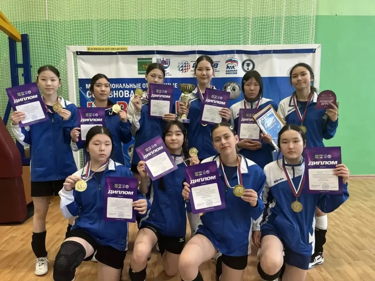 Школьницы из Улан-Удэ выиграли волейбольный турнир на Дальнем Востоке Комитет по образованию