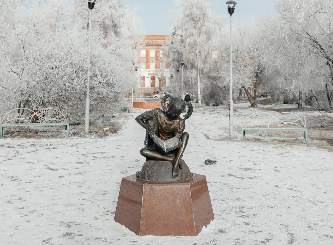 В Улан-Удэ появилась бронзовая скульптура &quotКаникулы&quot пресс-служба правительства Бурятии