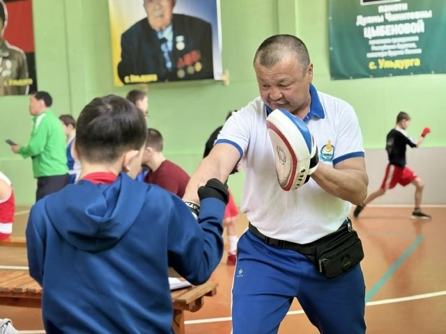 Юные боксёры из пяти районов соревновались за награды на открытом первенстве в Еравнинском районе. Ульдургинская СОШ