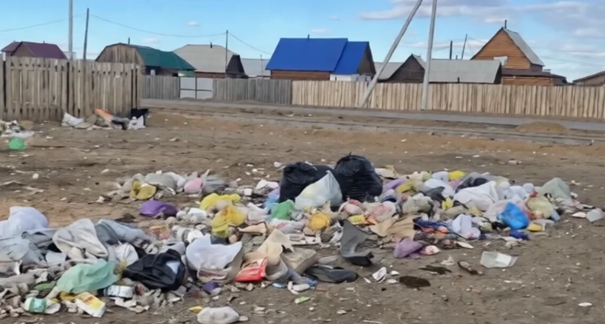 Контейнеры для сбора мусора исчезли с улицы Первомайская в улусе Хойтобэе Иволгинского района Бурятии около месяца назад Народный фронт Бурятии