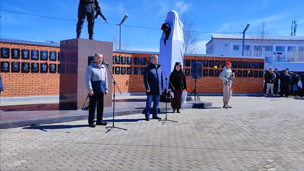 В Бурятии открыли бюсты Героев России пресс-служба правительства Бурятии