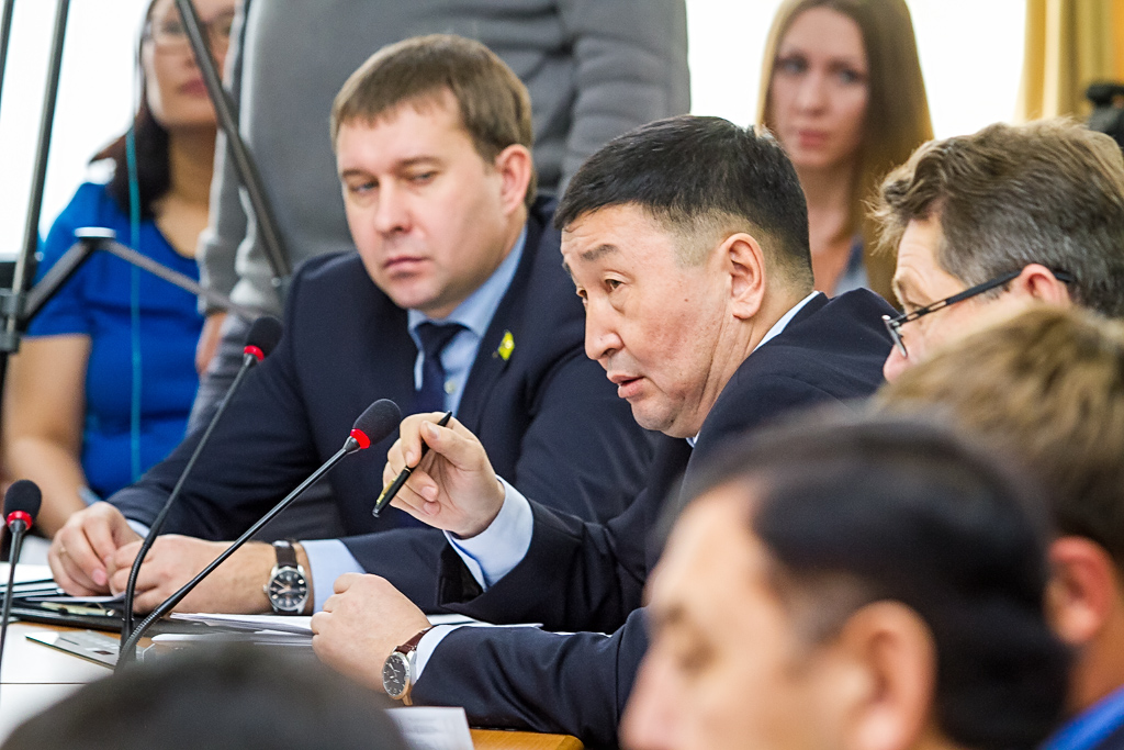 Рекорд по продолжительности установили депутаты горсовета Улан-Удэ на сессии 20 ноября, Фото с места события собственное