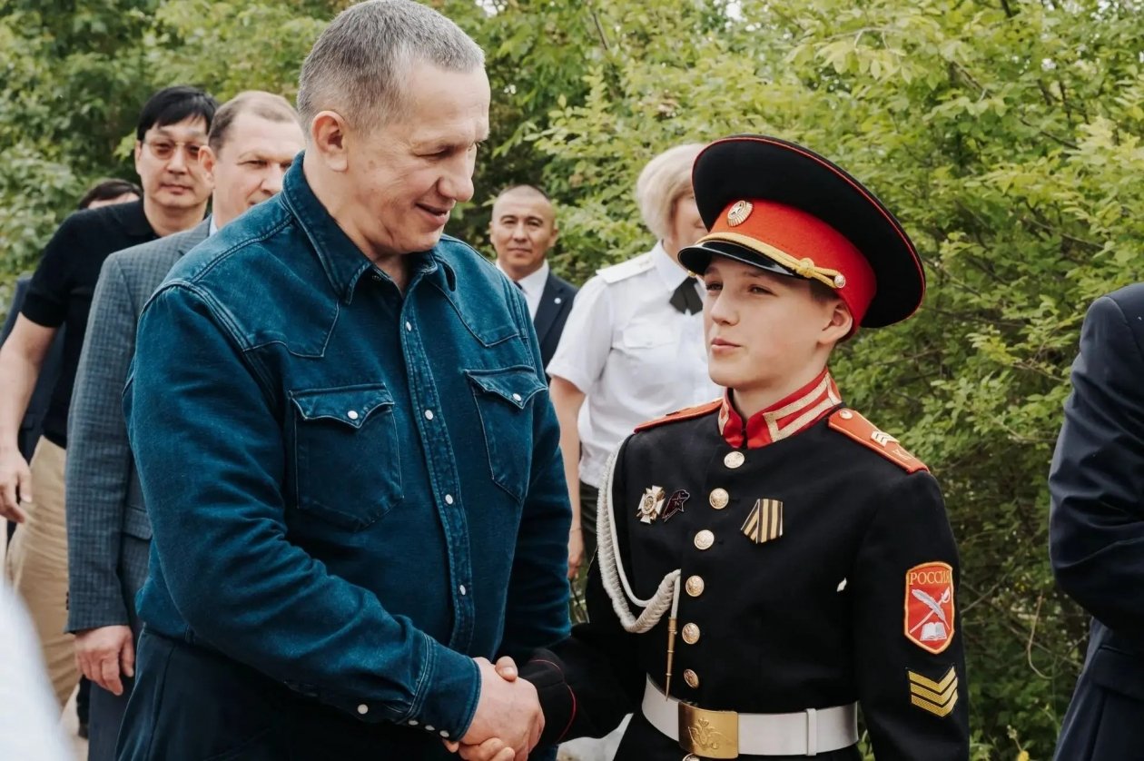 Юрий Трутнев посетил кадетскую школу в Улан-Удэ правительство Бурятии