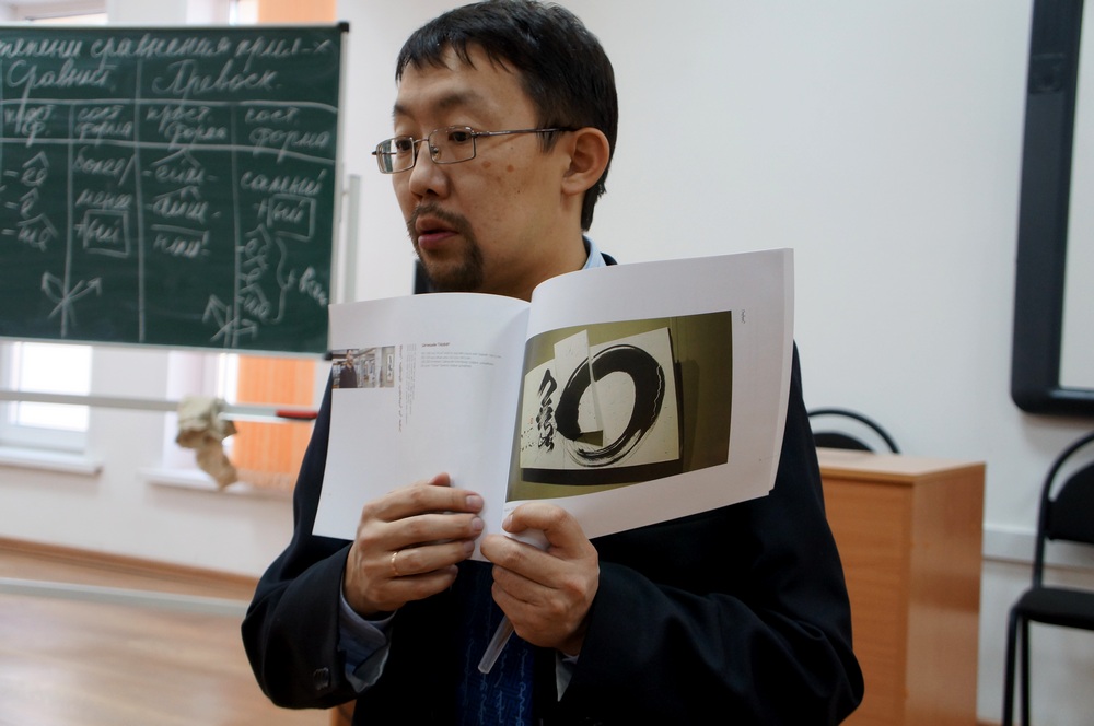 С монгольский каллиграфией познакомили жителей Улан-Удэ , Фото с места события собственное