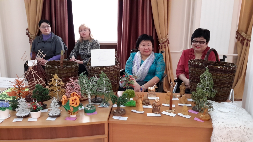 На 20 тысяч рублей купили чиновники и депутаты Бурятии изделия, изготовленные инвалидами, Фото с места события из других источников