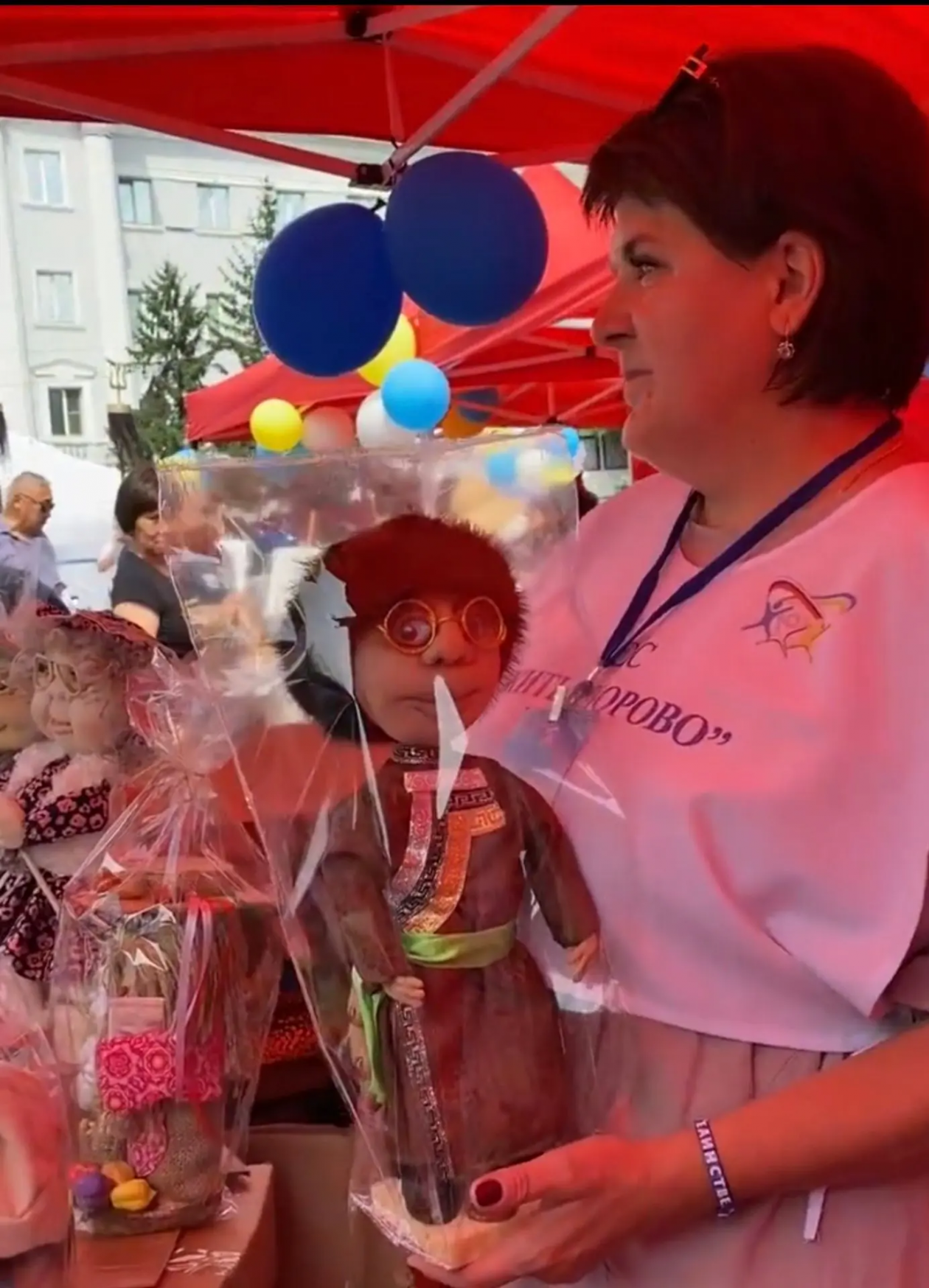 Подарок вручил ТОС Закаменского района на фестивале в Улан-Удэ