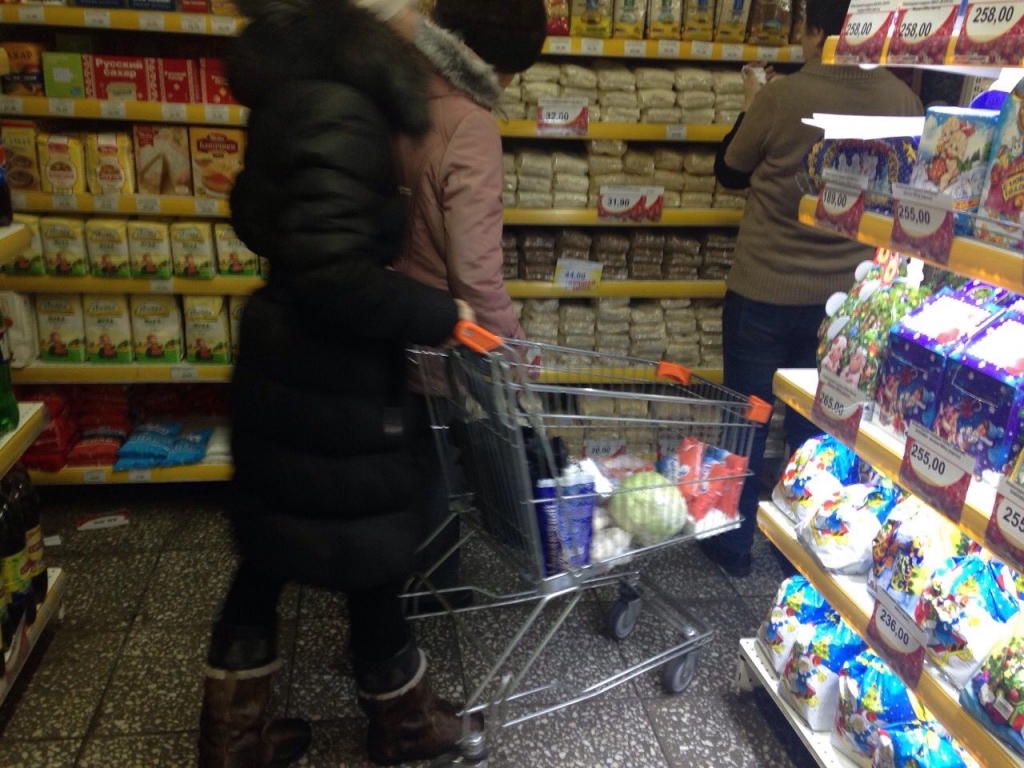 Улан-Удэ охватила "продуктовая паника", заставляющая сметать все с полок супермаркетов, Фото с места события собственное