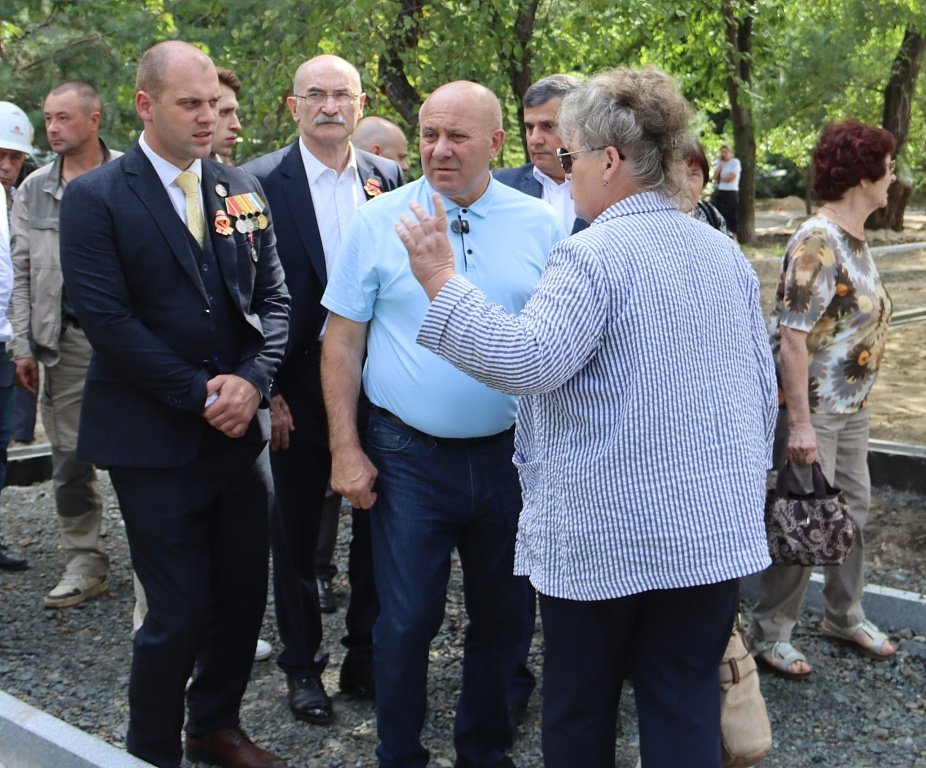 Сергей Кравчук проверил бульвары: Уссурийский сдадут в сентябре, Амурский — по графику